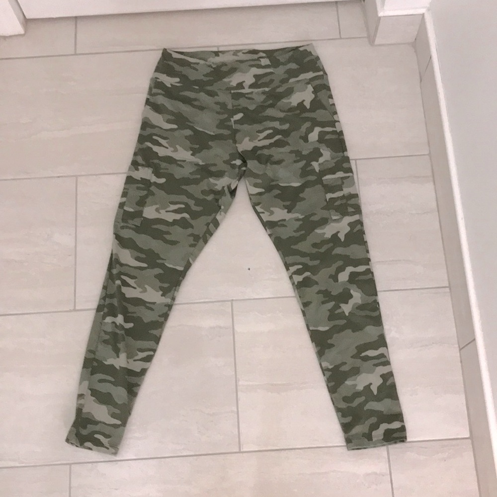 Large Camo Active Wear Pants
